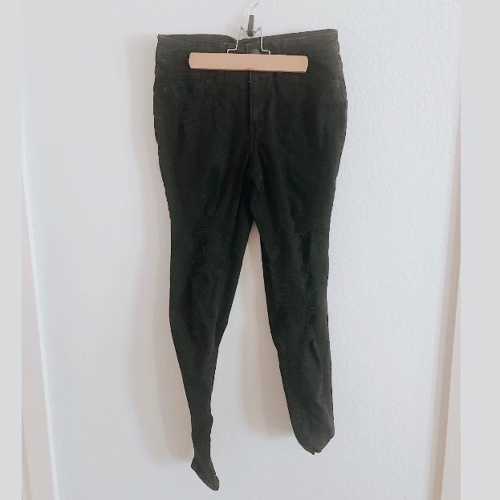 UNIVERSAL THREADS JEANS